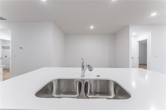 Building Photo - 4611 W Barhem Dr