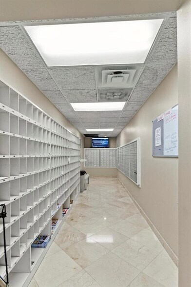 Building Photo - 111 N Pompano Beach Blvd