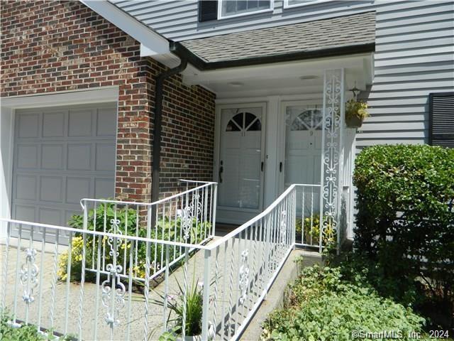 Building Photo - 11 Pond Ln