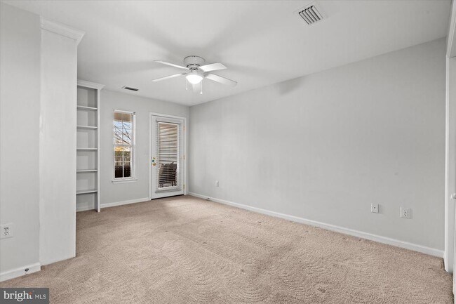 Building Photo - 5600 Willoughby Newton Dr