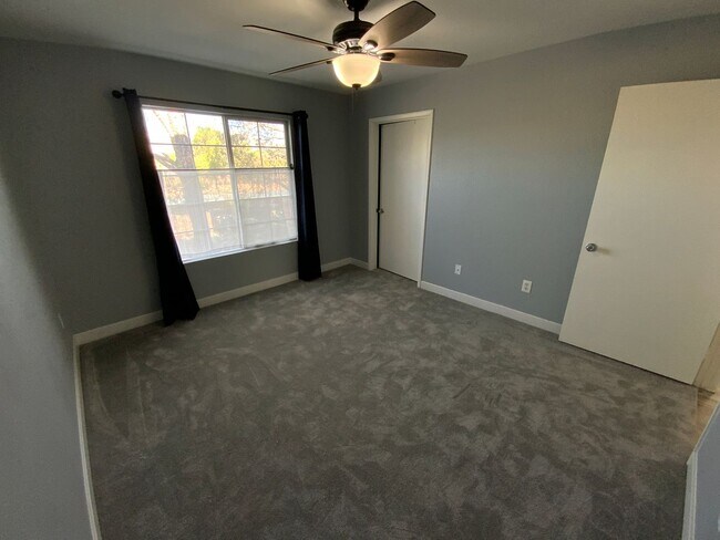 Building Photo - 2 Bed, 2 Bath, Condo with Pools, Fitness Center & Balcony located in Las Vegas, Nevada.
