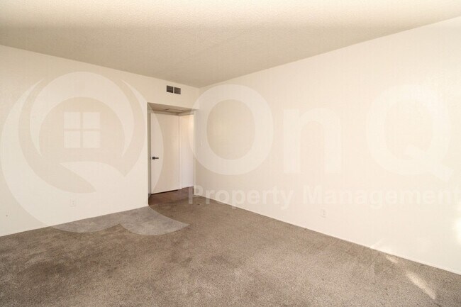 Building Photo - 351 E Thomas Rd