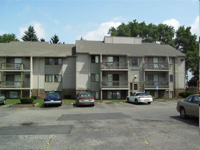Building Photo - Cavanaugh West