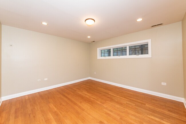 Building Photo - 6217 S Kimbark Ave