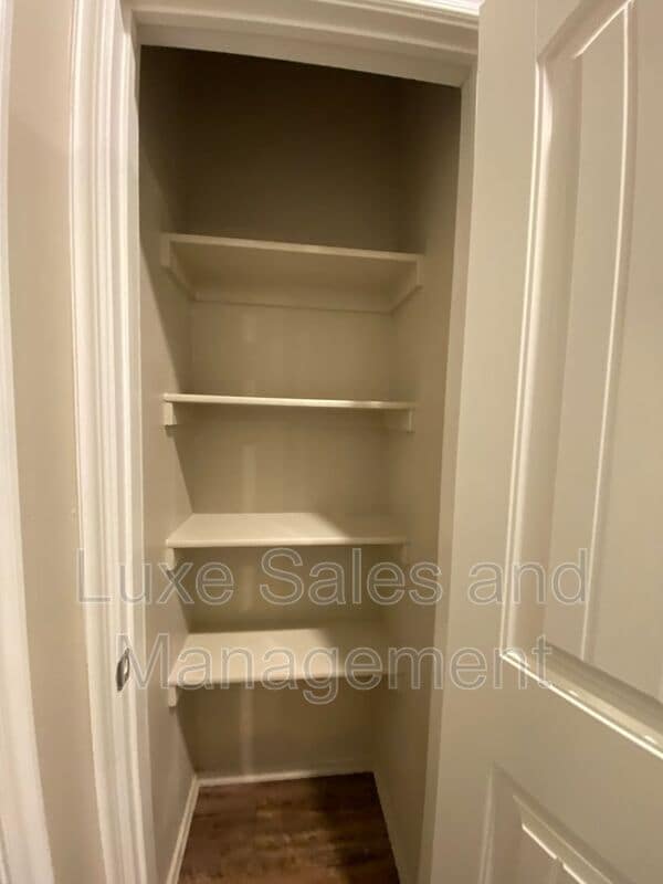 Building Photo - 5220 Oakwood Villa Ct
