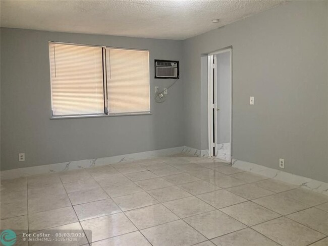 Building Photo - 3630 SW 46th Ave