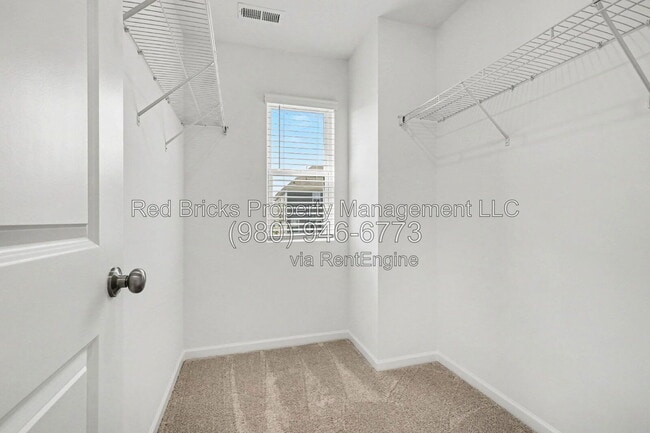 Building Photo - 826 Earhart St NW