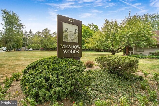 Building Photo - 606 Meadow Woods Ln