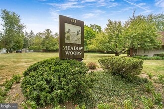 Building Photo - 606 Meadow Woods Ln