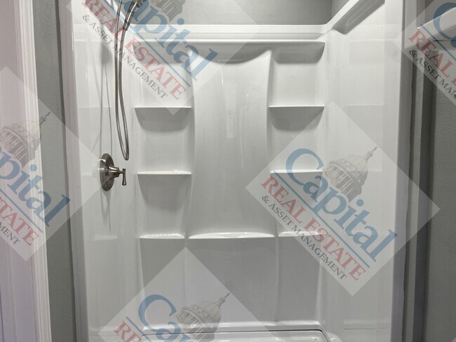 Building Photo - Cozy 3 Bedroom