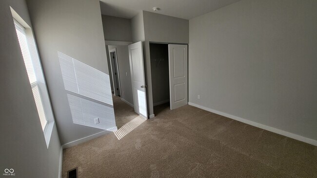 Building Photo - 515 N Oxford St