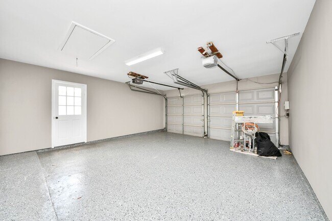 Building Photo - 16222 Forest Bend Ave