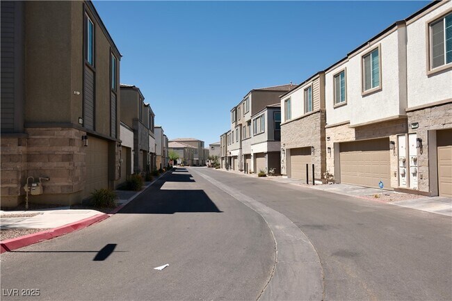 Building Photo - 1168 Heliodor Ave