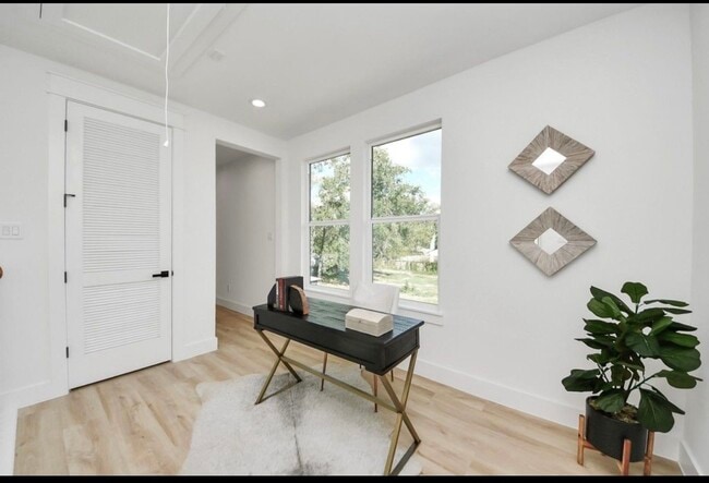 Building Photo - 7911 Lynette St