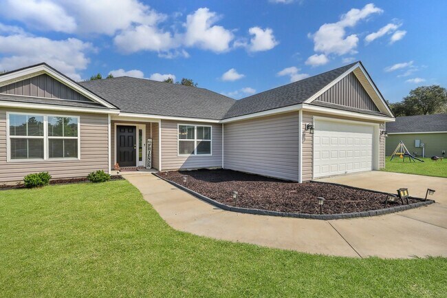 Building Photo - AVAILABLE NOW! (Pet Friendly)