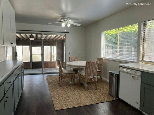 Building Photo - 4 Bedroom, 2 bath home for rent in Huntington Beach