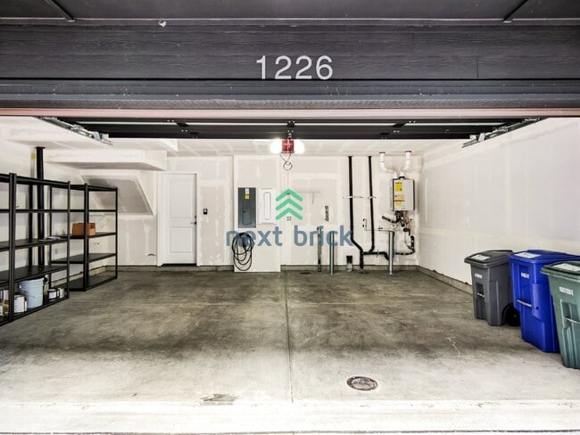 Building Photo - Welcome to this beautiful 4-bedroom, 3.5-bathroom for Rent!