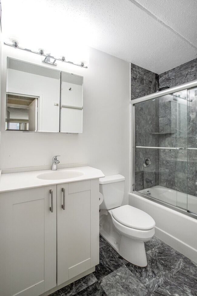 Building Photo - 4 Martine Ave