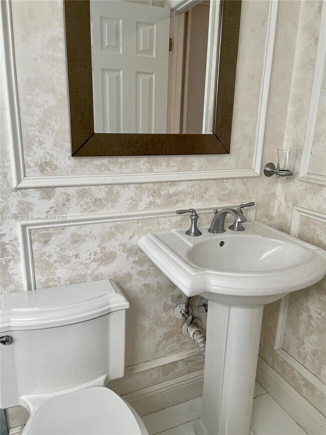 Building Photo - 9456 SW 77th Ave