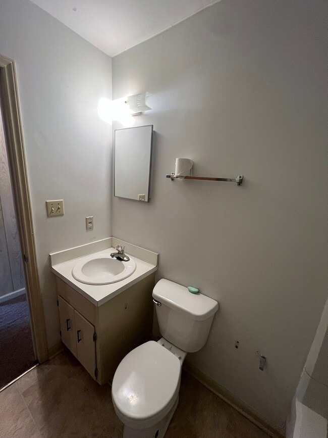 Building Photo - 2208 Candlewood Dr SW