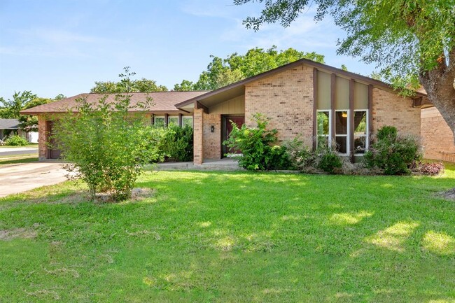 Building Photo - 10425 Quail Ridge Dr
