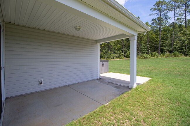 Building Photo - Gorgeous 3 Bedroom, 2 Bath - Available Mid...