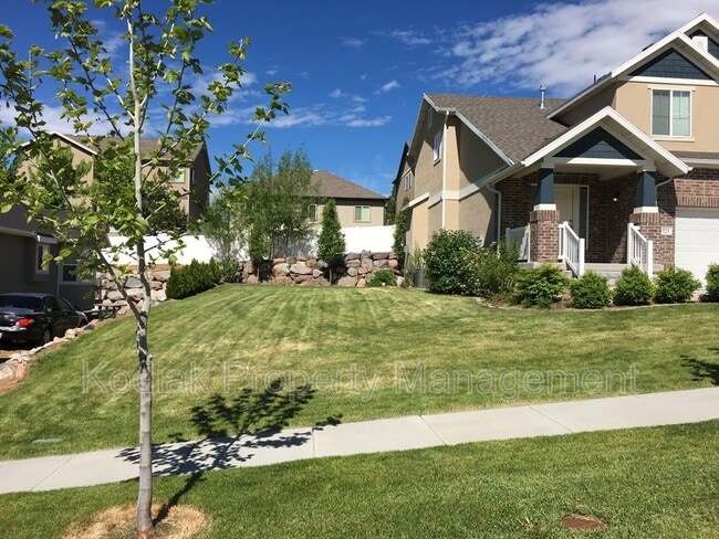 Building Photo - 3325 Redshoulder Dr
