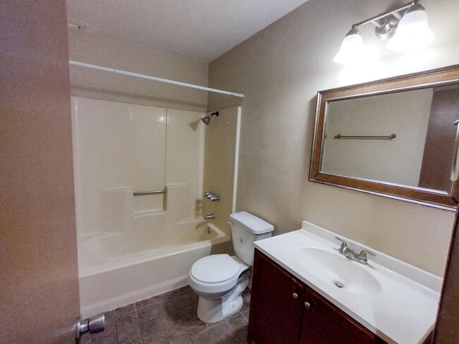 Building Photo - 3608 Saratoga Ave