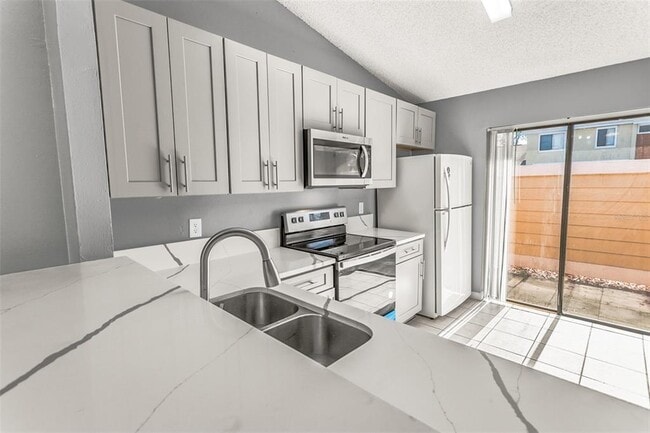 Building Photo - 85 Silver Park Cir