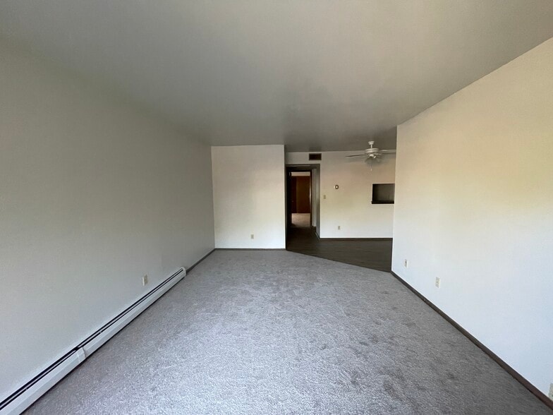 Building Photo - 6155 W Cold Spring Rd