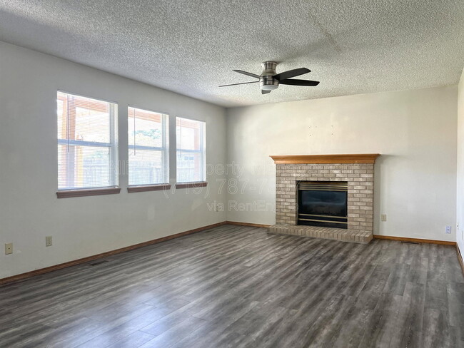 Building Photo - 6436 Peak Vista Cir