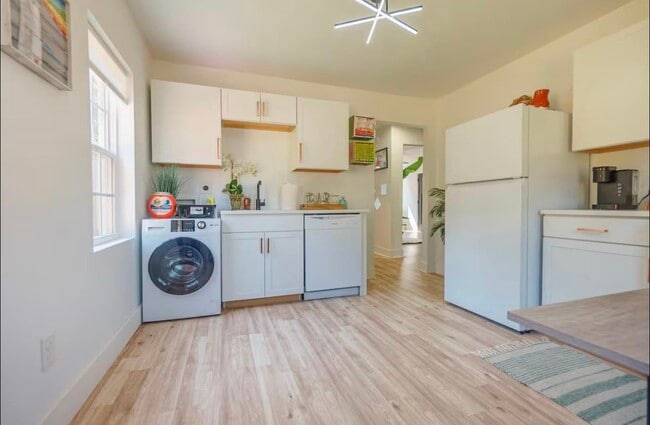 Building Photo - 82 N Holmes St