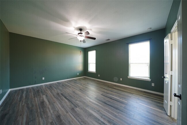 Building Photo - 5 Knotty Wood Ct