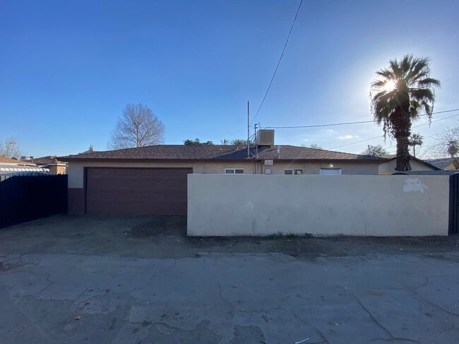 Building Photo - Hard to Find 1 BD 1 BA House with a 2 car garage and it's own yard.