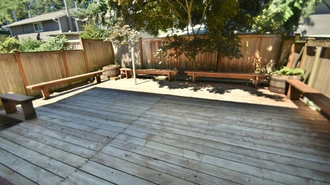 Building Photo - 2Bd/1.5Ba Kirkland Condo