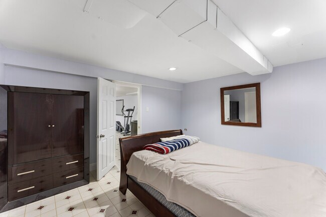 Building Photo - 529 Rosier Rd