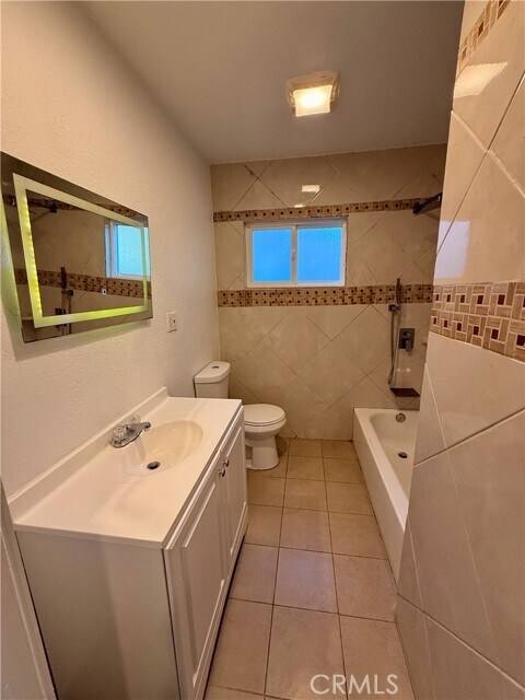 Building Photo - 732 Niles St