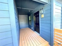 Building Photo - 2204 W San Antonio St