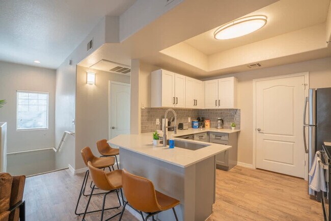 Building Photo - 10 W Minnezona Ave