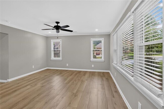 Building Photo - 1220 Roxboro Dr NE
