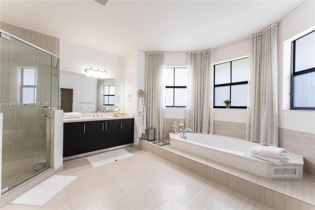 Building Photo - 10560 NW 69th Terrace