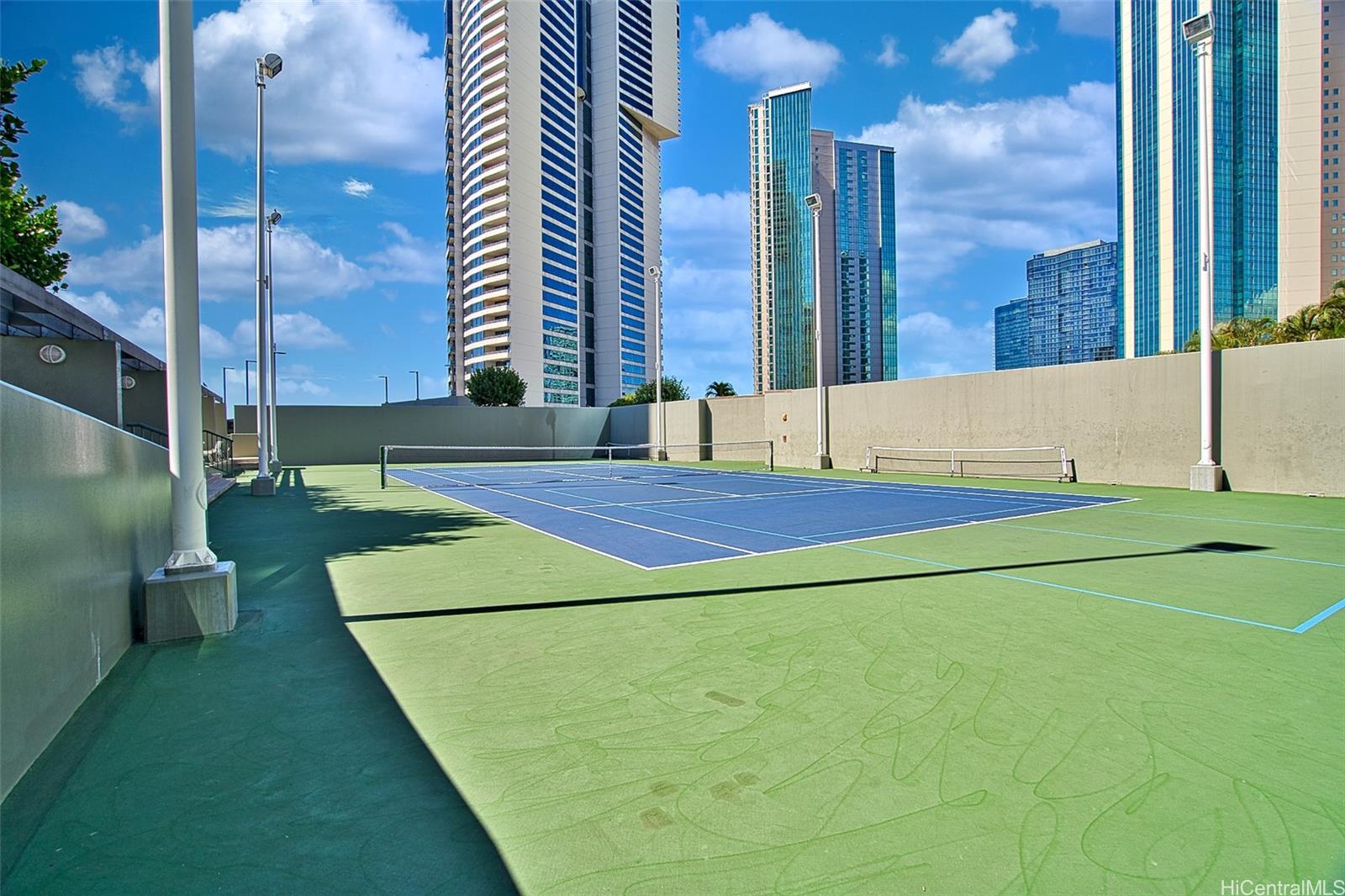 Building Photo - 88 Piikoi St