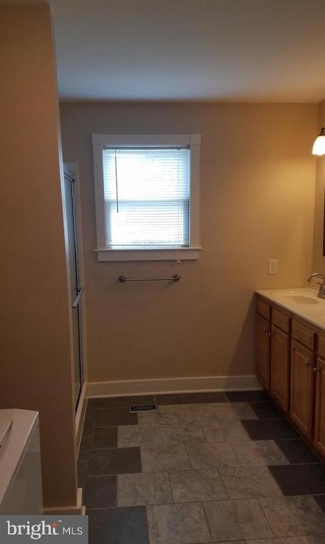 Building Photo - 9662 Teffeteller Ln