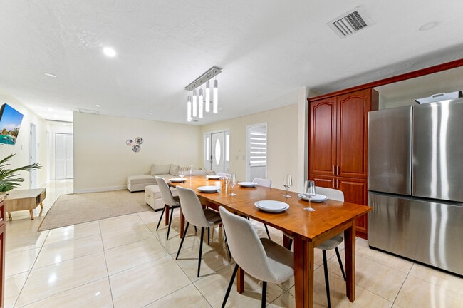 Building Photo - 2128 Dock St