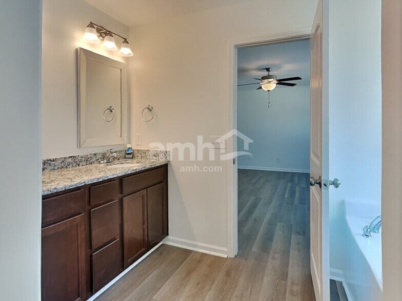 Building Photo - 227 Sterling Dr