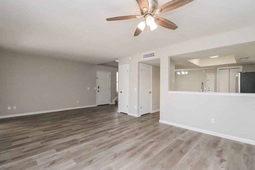 Building Photo - 1968 N Lexington Dr