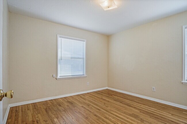 Building Photo - 4425 NW 31st St