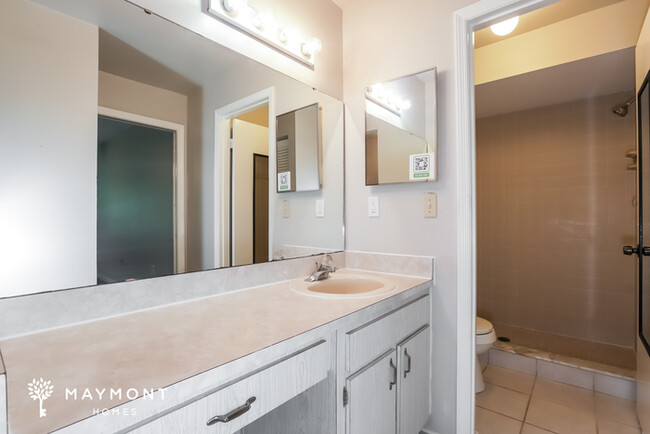 Building Photo - Charming 2 Bedroom, 2 Bath Home