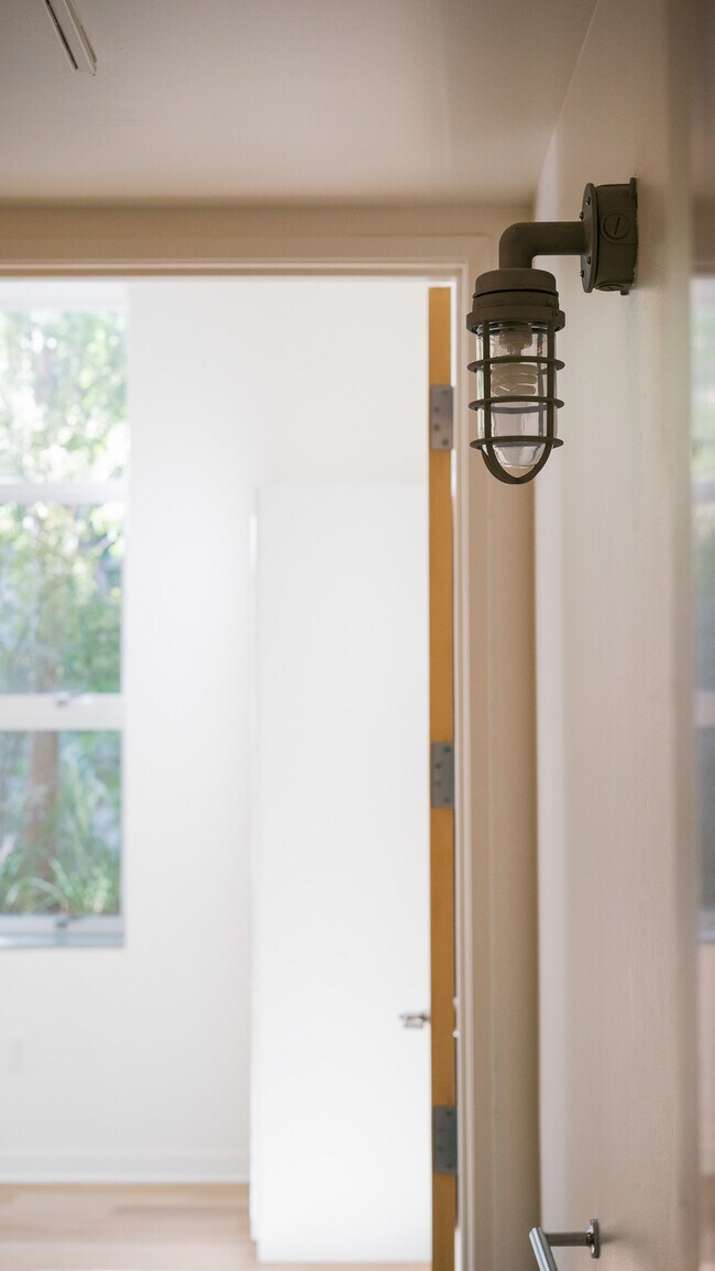 Building Photo - 4080 Glencoe Ave