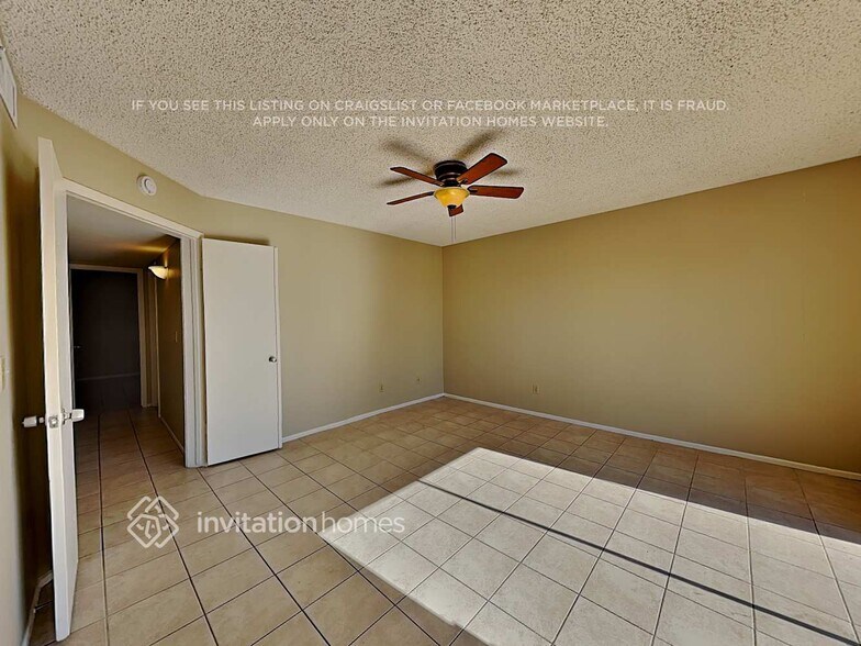 Building Photo - 13802 N 45th Ave